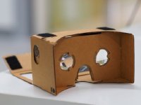 Google Cardboard glasses opened up without mobile phone