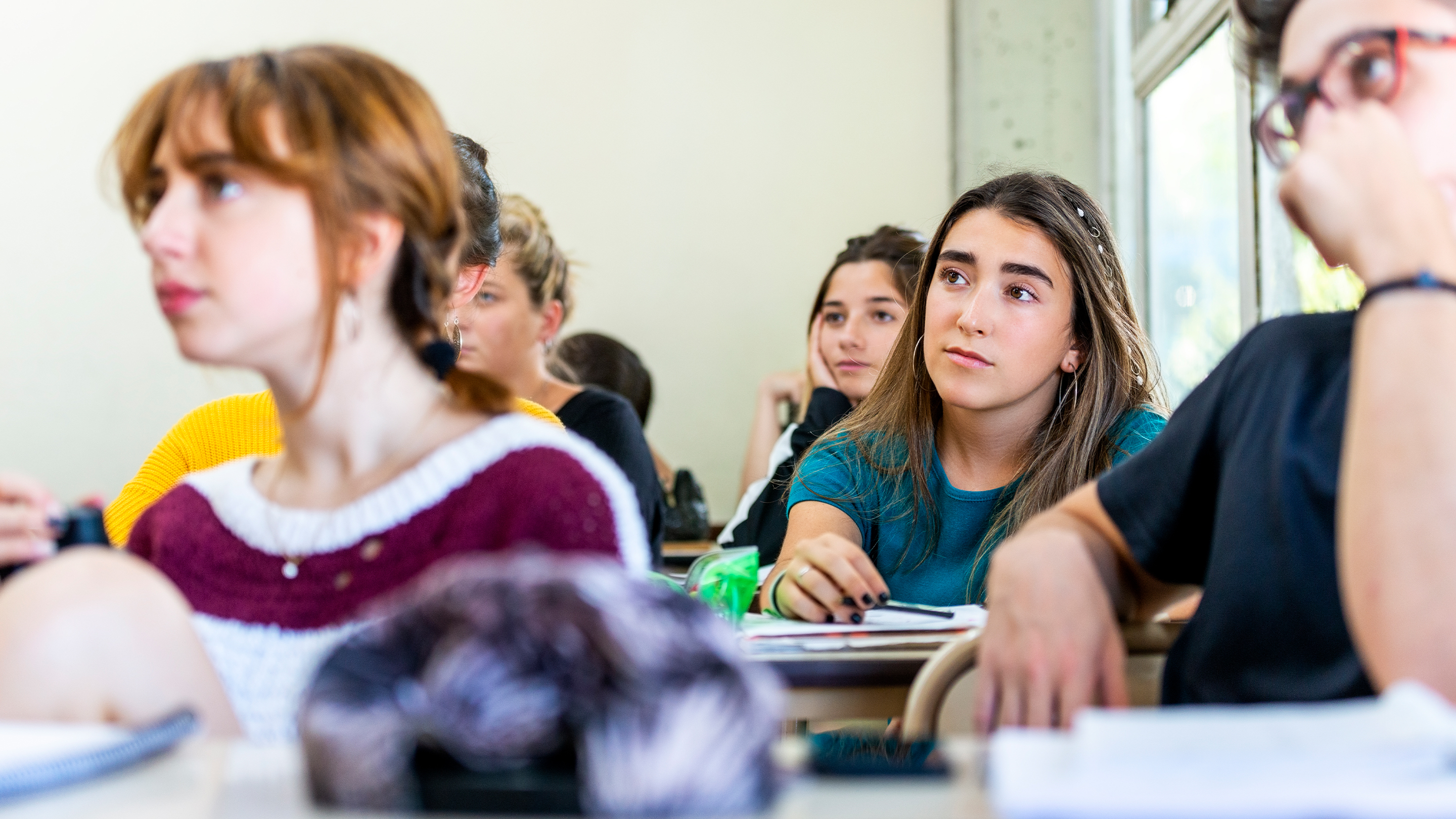 Curious Kids: is it OK to listen to music while studying?