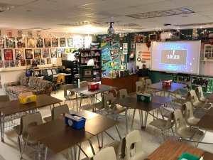 A classroom with mixed traditional and non-traditional seating