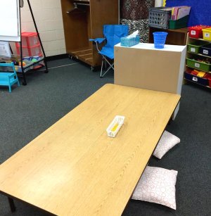 Low-table seating and storage options in a classroom