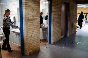 Pupils wash their hands during a break at Korshoej school in Randers, Denmark, 15 April 2020. Nurseries, kindergardens and schools reopen in Denmark after a month-long closure due to spread of the SARS-CoV-2 coronavirus which causes the COVID-19 disease