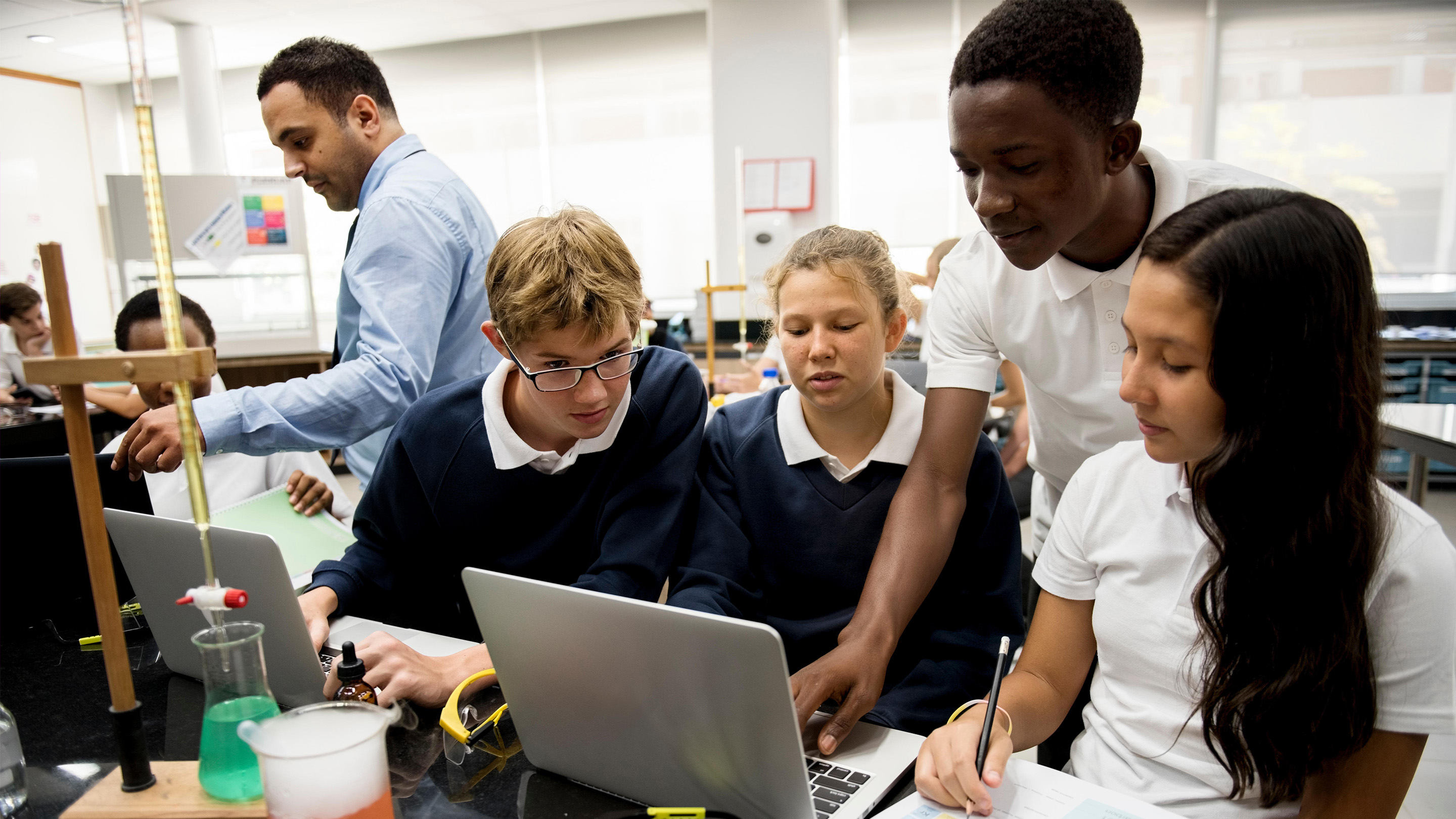 Training school. Group of students in Scientific Lab. Student participate in Scientific work. Alfred e. Smith career and Technical Education High School. Flair for Education.