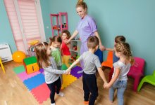 Photo of elementary students and teacher in a circle