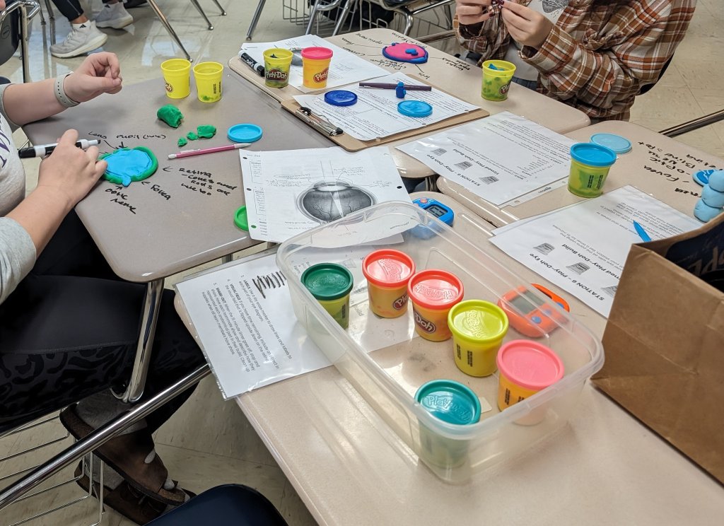Photo of students using Play Doh in classroom