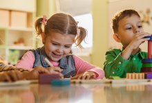 Preschool students drawing and observing block structures