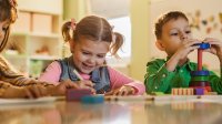 Preschool students drawing and observing block structures